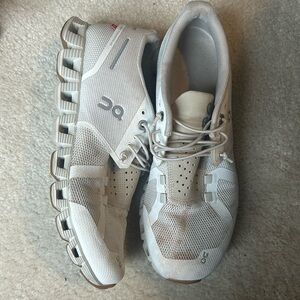 Women’s On Cloud size 7.5